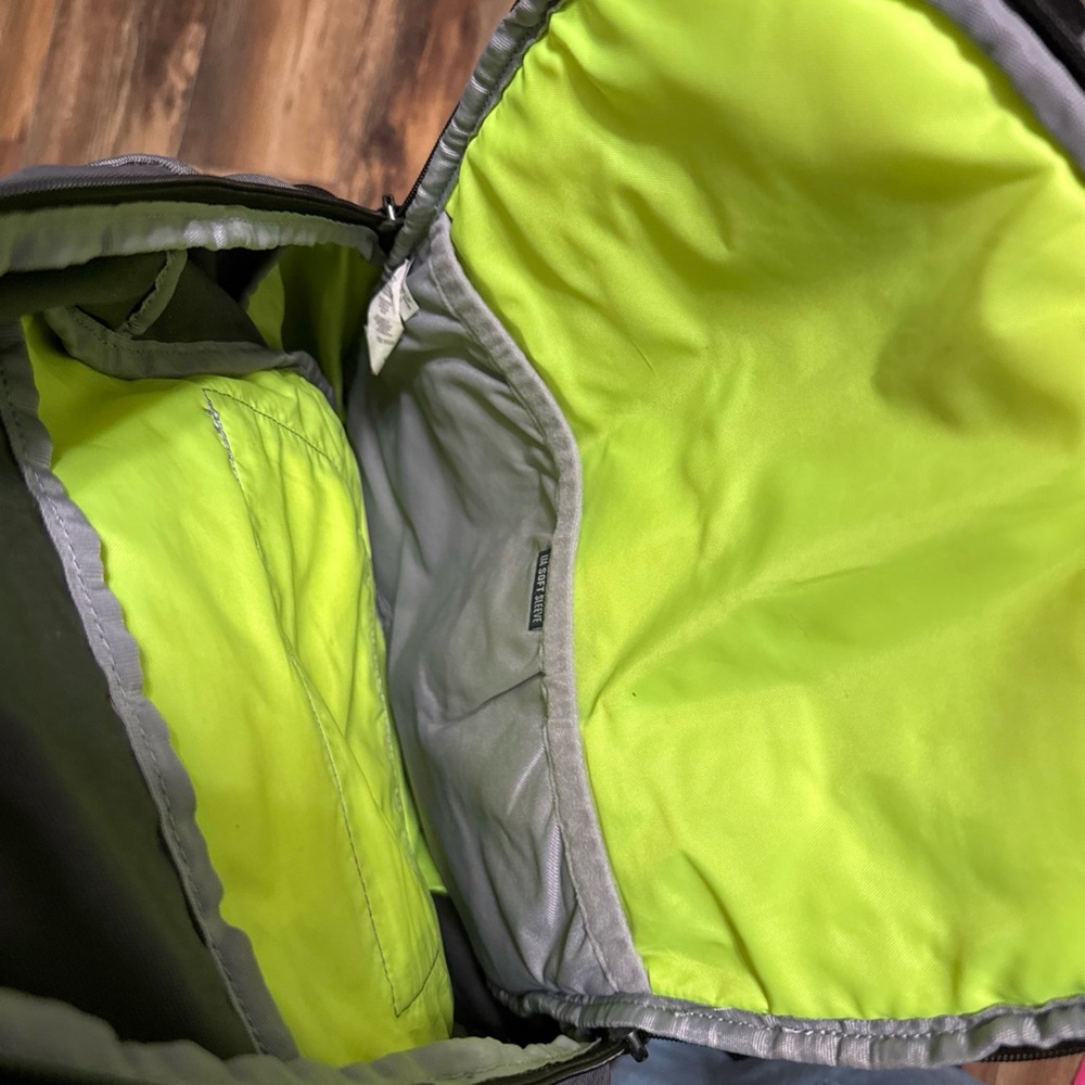 Under Armour Storm Backpack Gray & Neon Heat Gear Adjustable Straps School - Picture 5 of 7
